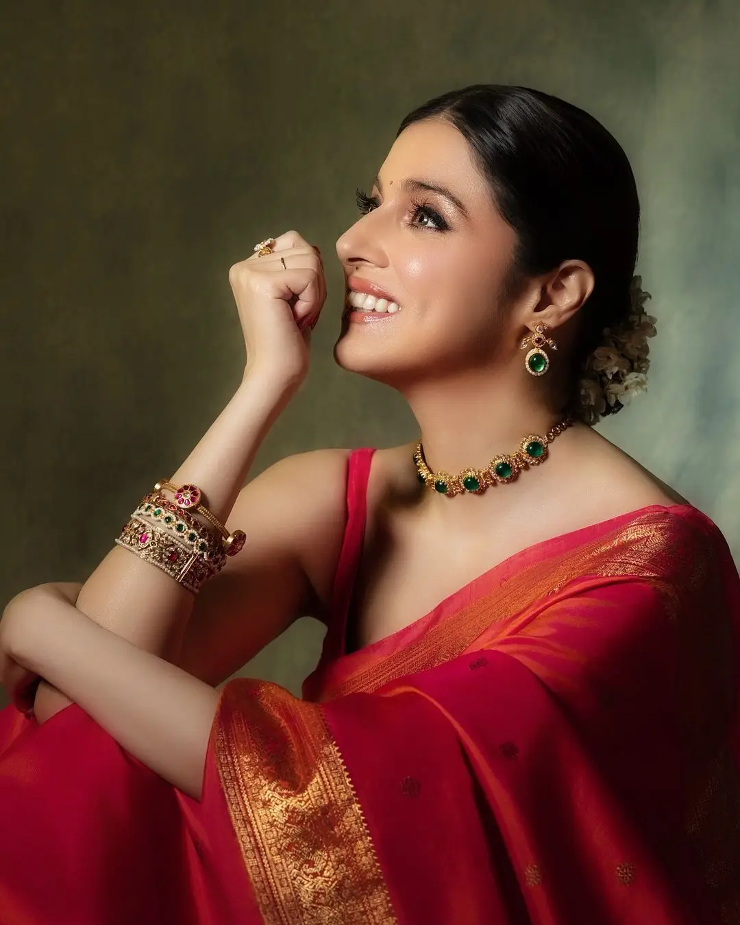 Divya Khosla Kumar Wearing Beautiful Earrings Jewellery Red Saree